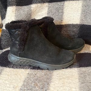 Sketchers, Goga Mat Technology suede leather fleece lined boots, black.